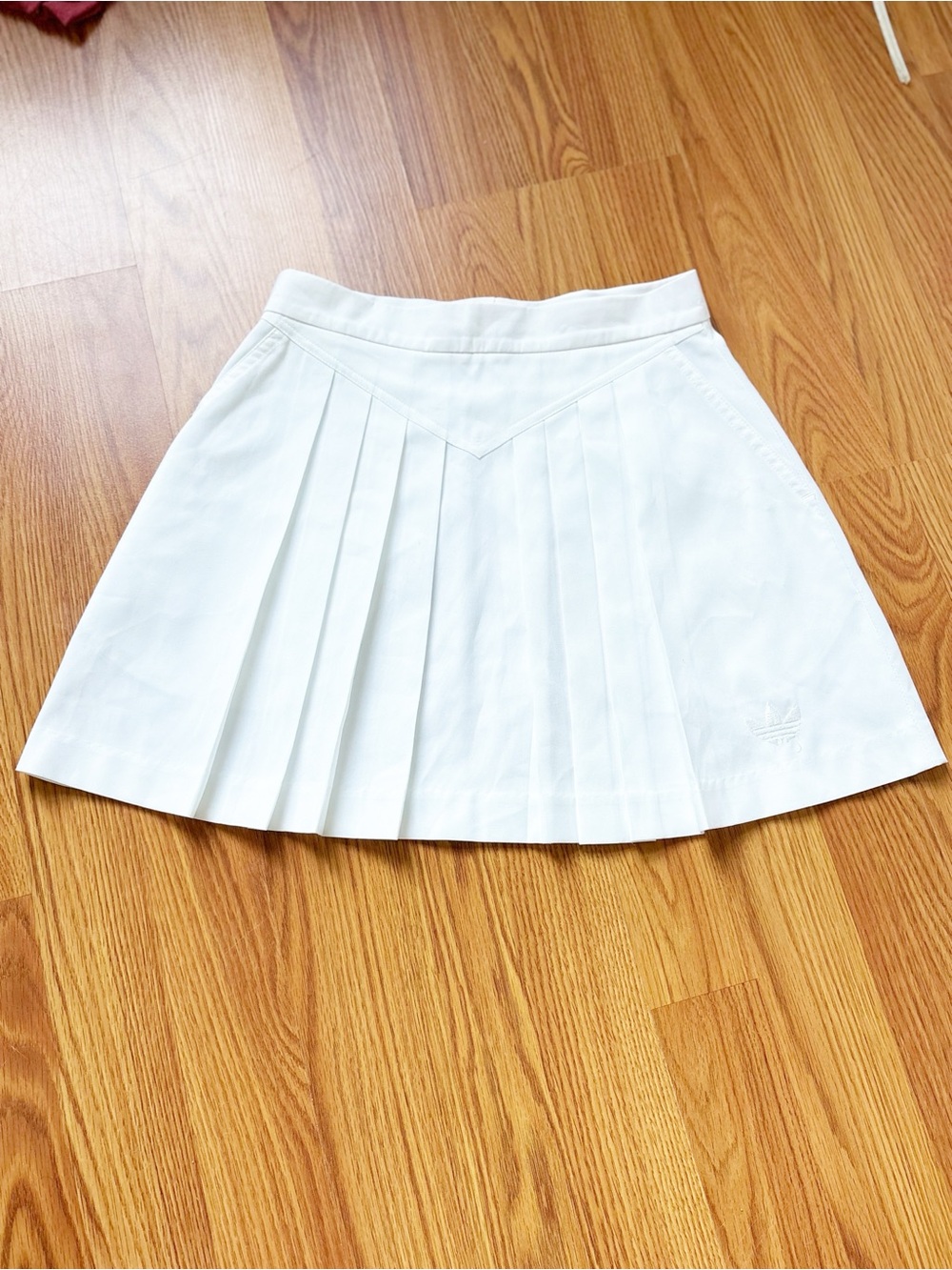 VINTAGE adidas Originals White Pleated Skater Skirt with V-Panel